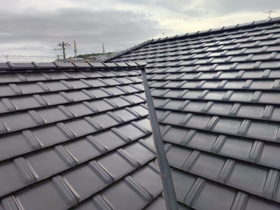 【城陽市】軽量瓦葺き替え工事レポート｜谷樋の納まりで雨漏りゼロを目指す！